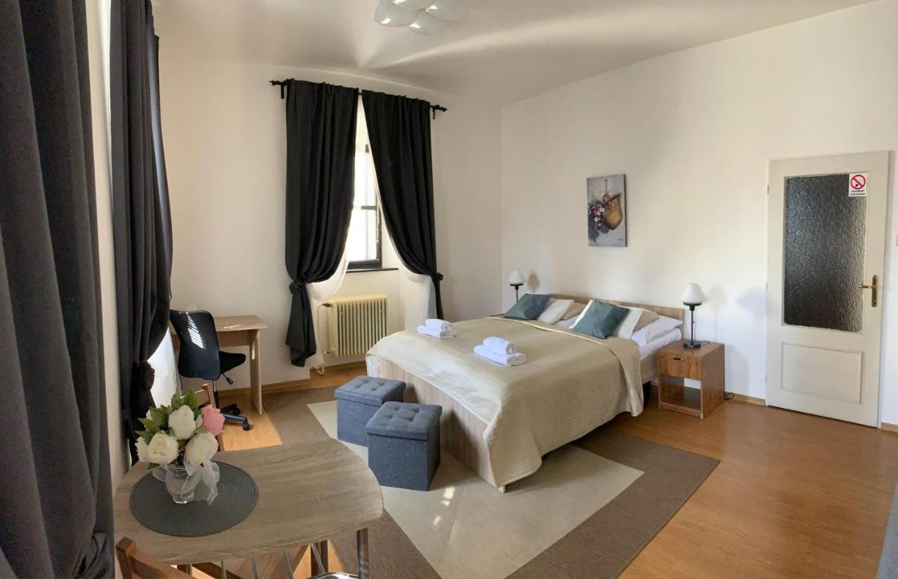 Hotel U Apostola Jevíčko Exteriör bild