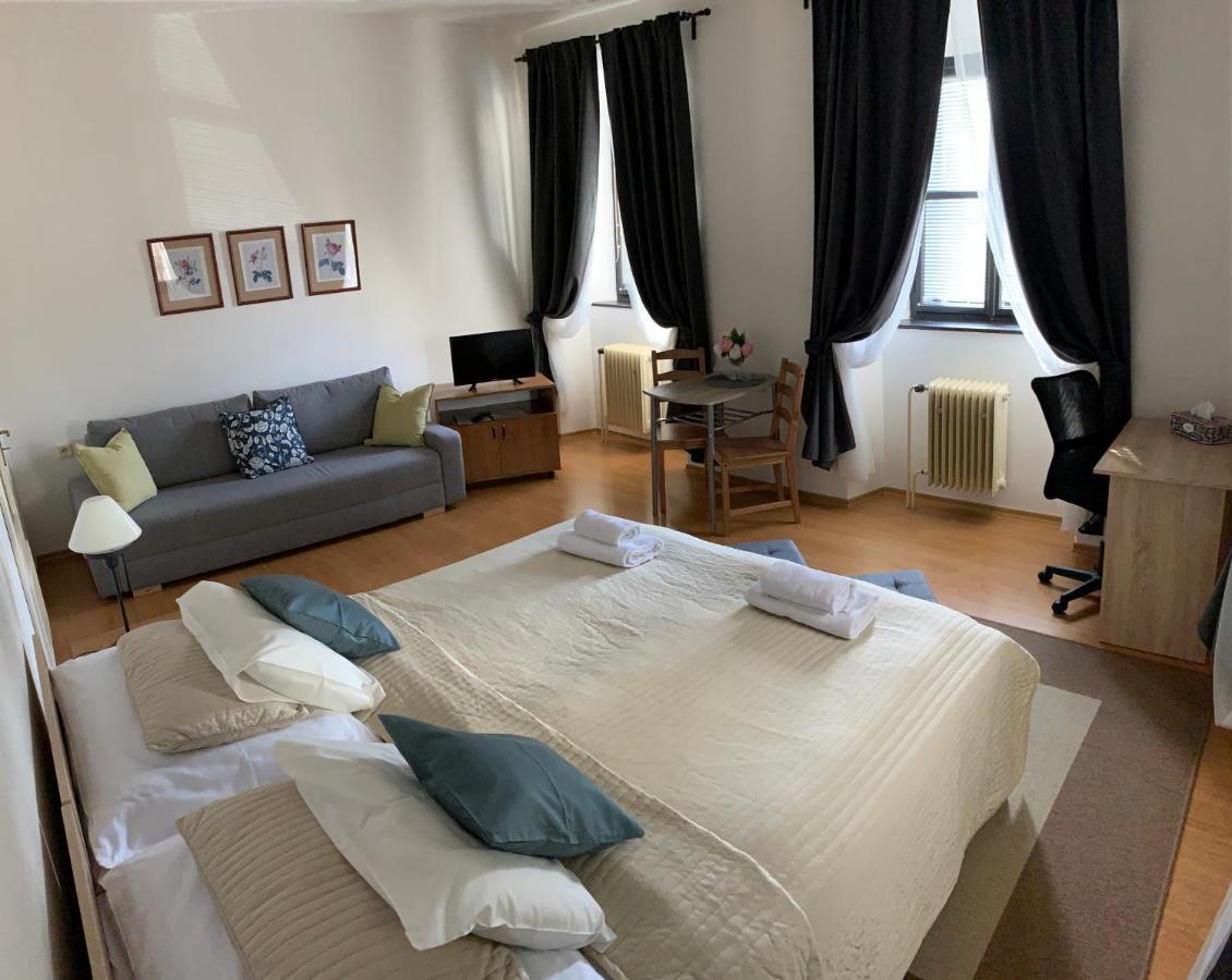 Hotel U Apostola Jevíčko Exteriör bild