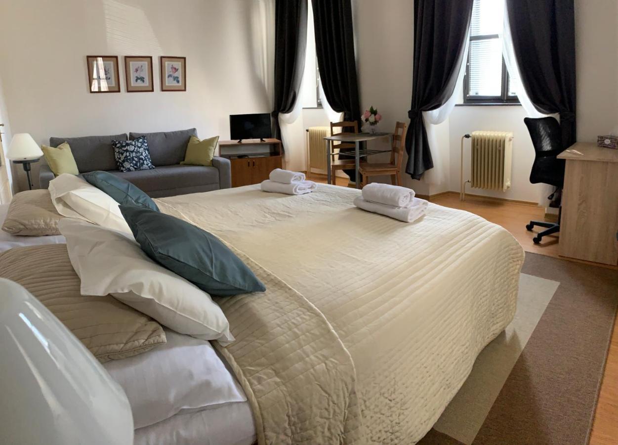 Hotel U Apostola Jevíčko Exteriör bild
