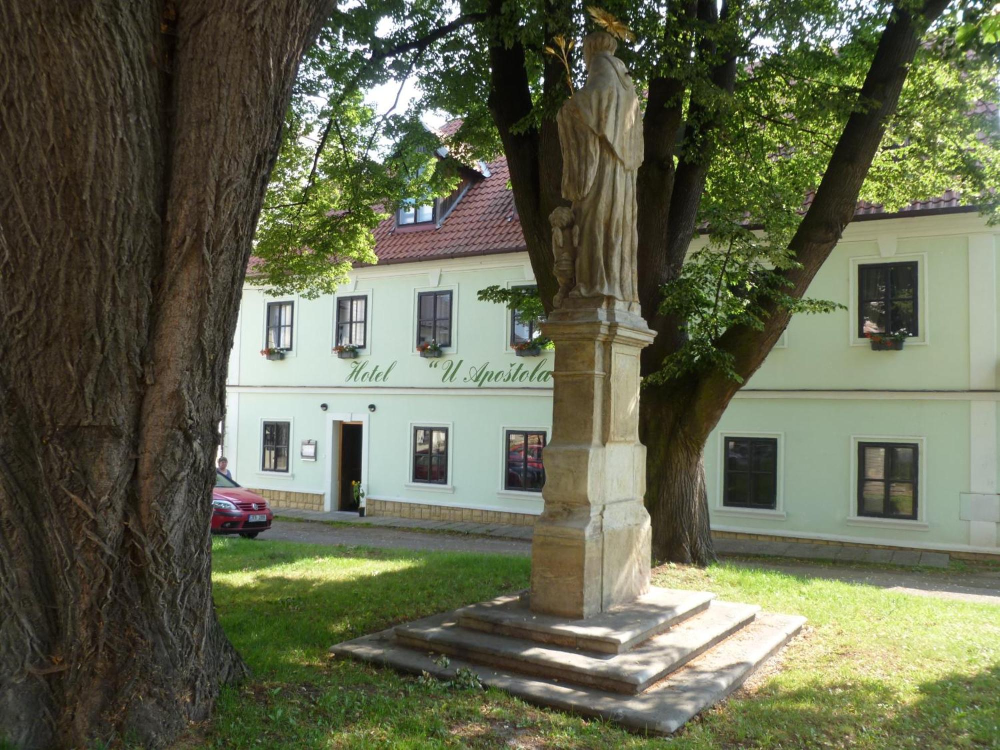 Hotel U Apostola Jevíčko Exteriör bild