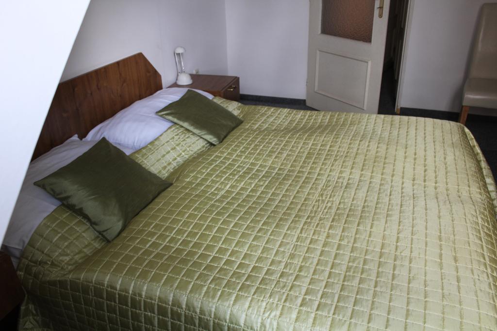 Hotel U Apostola Jevíčko Exteriör bild