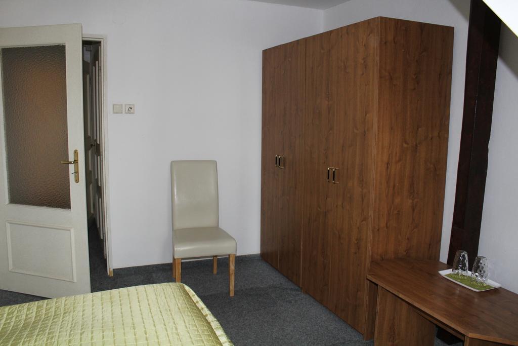 Hotel U Apostola Jevíčko Exteriör bild